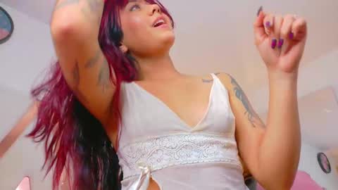 Snapshot of alaiarogers chatting on 02-25-25, 02:44 Alaia online show from 02-25-25, 02:44
