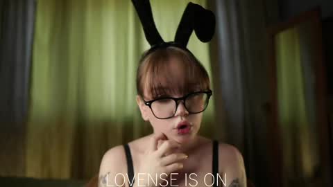 Snapshot of alainejomes chatting on 04-25-26, 05:10 VETTA online show from 04-25-26, 05:10