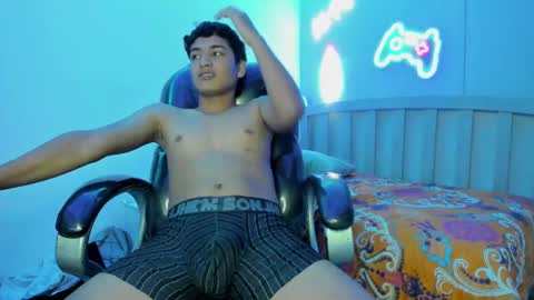 Snapshot of alamgrey_ chatting on 09-16-25, 03:35 Alam online show from 09-16-25, 03:35