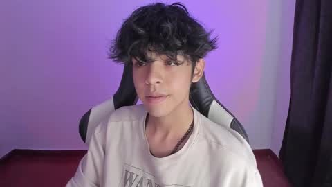 Snapshot of alan18n chatting on 12-23-24, 06:55 alan18n online show from 12-23-24, 06:55