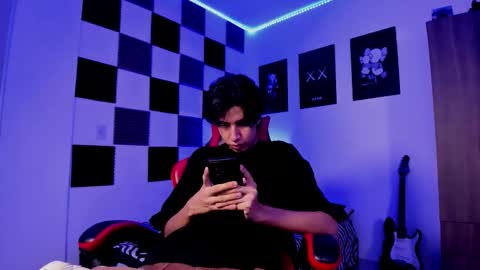 Alan Boy online show from 11-23-25, 01:38