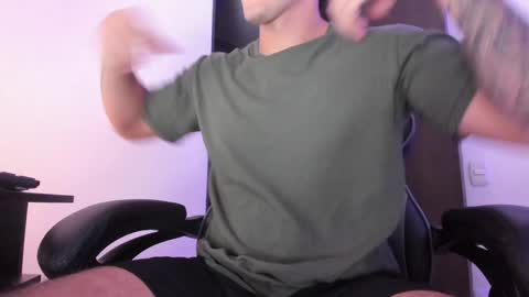 Snapshot of alan_muscle chatting on 12-06-24, 07:32 Alan online show from 12-06-24, 07:32