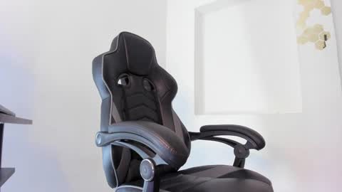 Snapshot of alan_muscle chatting on 01-16-25, 10:10 Alan online show from 01-16-25, 10:10