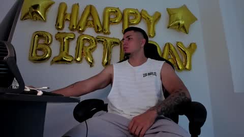 Snapshot of alan_muscle chatting on 01-31-25, 08:22 Alan online show from 01-31-25, 08:22