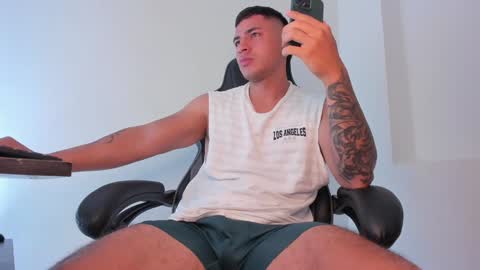 Snapshot of alan_muscle chatting on 02-07-25, 07:06 Alan online show from 02-07-25, 07:06