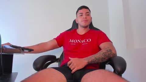 Snapshot of alan_muscle chatting on 02-09-25, 05:29 Alan online show from 02-09-25, 05:29