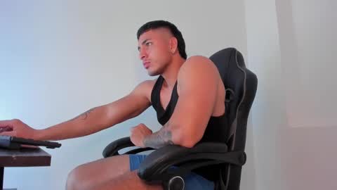 Snapshot of alan_muscle chatting on 02-14-25, 05:41 Alan online show from 02-14-25, 05:41