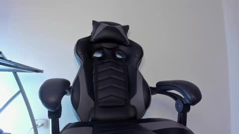 Snapshot of alan_muscle chatting on 03-05-25, 08:10 Alan online show from 03-05-25, 08:10