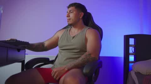 Snapshot of alan_muscle chatting on 11-15-25, 05:49 Alan online show from 11-15-25, 05:49