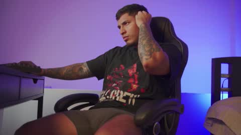 Snapshot of alan_muscle chatting on 01-19-26, 06:17 Alan online show from 01-19-26, 06:17