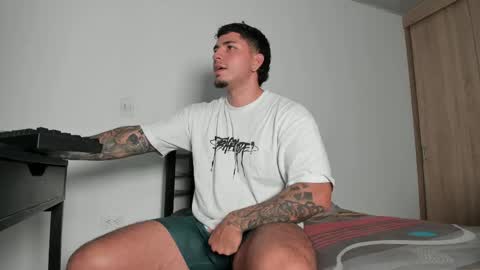 Snapshot of alan_muscle chatting on 04-23-26, 06:14 Alan online show from 04-23-26, 06:14