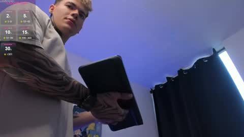 Alan online show from 02-19-25, 01:39