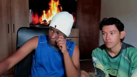 Snapshot of alan_scot chatting on 05-10-26, 04:45 Alan and Criss - WE JUST FRIENDS WITH BENEFITS BOTH VERS online show from 05-10-26, 04:45