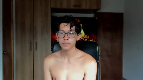 Snapshot of alan_scot chatting on 05-29-26, 01:09 Alan and Criss - WE JUST FRIENDS WITH BENEFITS BOTH VERS online show from 05-29-26, 01:09