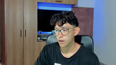 Alan and Criss - WE JUST FRIENDS WITH BENEFITS BOTH VERS online show from 06-18-26, 01:28