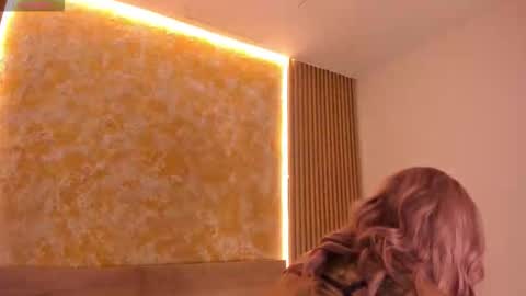 alana_2916 online show from 10-22-25, 03:40