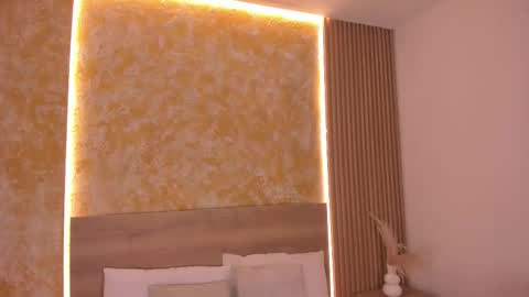 alana_2916 online show from 11-18-25, 03:45