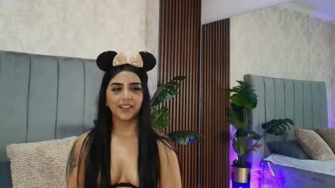 Snapshot of alana_gb chatting on 01-13-25, 05:02 Alana online show from 01-13-25, 05:02