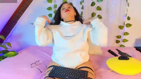 Snapshot of alanaa_gomezz chatting on 06-18-26, 06:56 Alana Gmez online show from 06-18-26, 06:56
