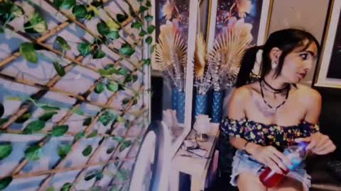 Snapshot of alanadelray chatting on 10-24-25, 08:00 alanadelray online show from 10-24-25, 08:00