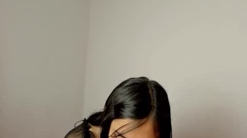 Snapshot of alanalois_ chatting on 02-12-26, 04:18 ALANA Please follow me online show from 02-12-26, 04:18