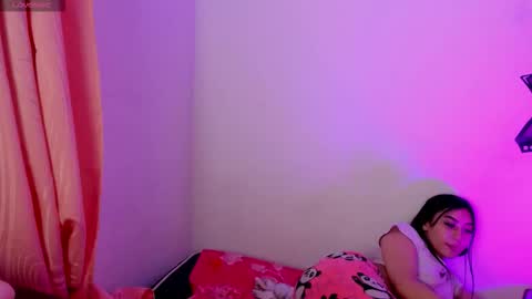 Snapshot of alanalois_ chatting on 03-18-26, 03:53 ALANA Please follow me online show from 03-18-26, 03:53