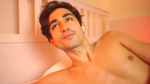 Snapshot of alandenavarre chatting on 12-29-24, 01:24 idenavarre online show from 12-29-24, 01:24