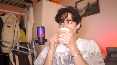 Snapshot of alandenavarre chatting on 01-25-25, 10:50 idenavarre online show from 01-25-25, 10:50