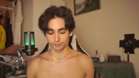 Snapshot of alandenavarre chatting on 01-28-25, 10:23 idenavarre online show from 01-28-25, 10:23