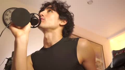 Snapshot of alandenavarre chatting on 02-11-25, 12:49 idenavarre online show from 02-11-25, 12:49