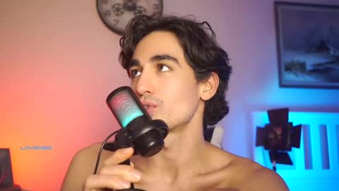 Snapshot of alandenavarre chatting on 03-01-25, 01:53 idenavarre online show from 03-01-25, 01:53