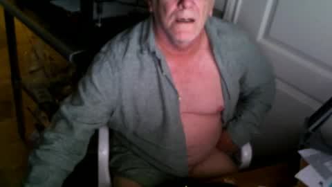 Snapshot of alanlee10allen chatting on 12-17-25, 03:56 Alanlee10allen online show from 12-17-25, 03:56