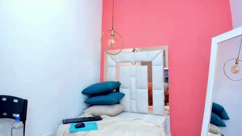 Ana online show from 12-30-24, 08:04