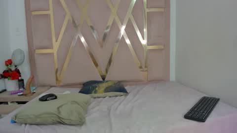 Snapshot of alannaht chatting on 05-25-26, 02:12 alannaht online show from 05-25-26, 02:12