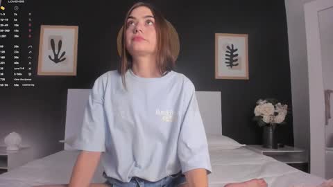 Alanna Cute Russell online show from 10-29-25, 07:15