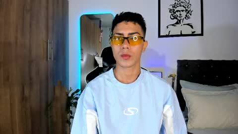 Snapshot of alannaughty_ chatting on 04-16-26, 12:00 alannaughty_ online show from 04-16-26, 12:00