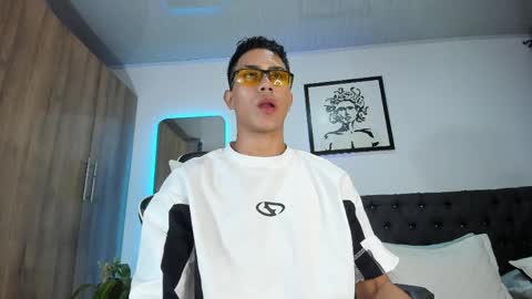 Snapshot of alannaughty_ chatting on 04-17-26, 01:19 alannaughty_ online show from 04-17-26, 01:19