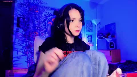 Snapshot of alaska_chan_ chatting on 02-18-25, 06:04 alaska_chan_ online show from 02-18-25, 06:04