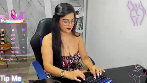 Snapshot of alayasmile chatting on 09-25-25, 11:19 Alaya online show from 09-25-25, 11:19