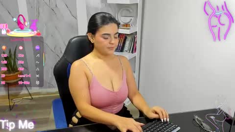 Snapshot of alayasmile chatting on 10-06-25, 03:04 Alaya online show from 10-06-25, 03:04