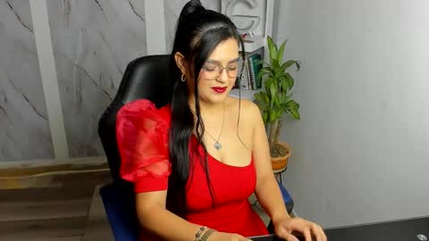 Snapshot of alayasmile chatting on 10-28-25, 04:49 Alaya online show from 10-28-25, 04:49