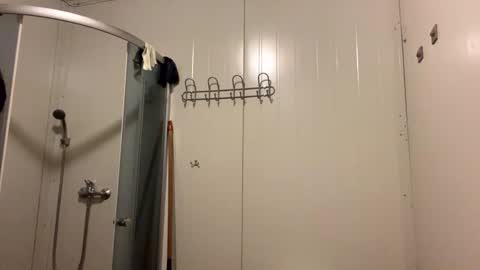 Snapshot of albe971088 chatting on 01-17-25, 05:19 camiik online show from 01-17-25, 05:19