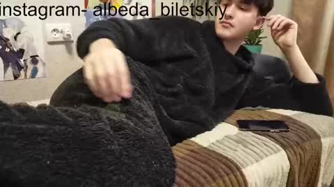 Snapshot of albeda22 chatting on 10-05-25, 12:25 Albedo online show from 10-05-25, 12:25