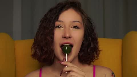 Hi all. My name is Stela and this is my first day here online show from 01-18-25, 04:21