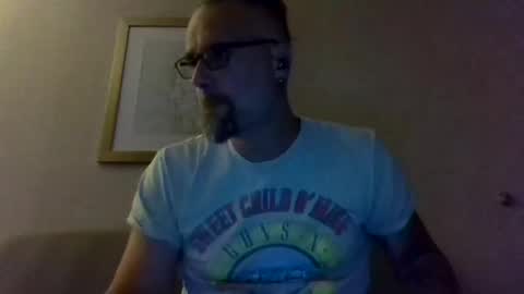 Snapshot of alcura_x chatting on 10-28-25, 11:07 Alex online show from 10-28-25, 11:07