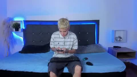 Snapshot of ale_cruzz chatting on 06-16-26, 08:00 ale_cruzz online show from 06-16-26, 08:00