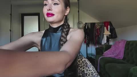 Alecssalove online show from 10-20-25, 11:21