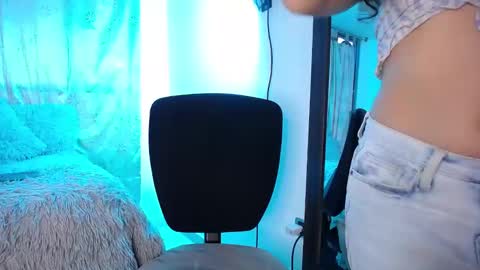 Snapshot of aleeehsanz chatting on 12-17-24, 10:43 online show from 12-17-24, 10:43