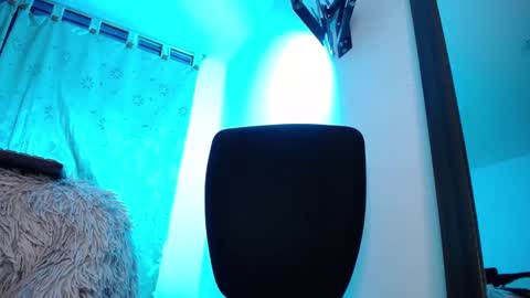 Snapshot of aleeehsanz chatting on 12-18-24, 04:53 online show from 12-18-24, 04:53