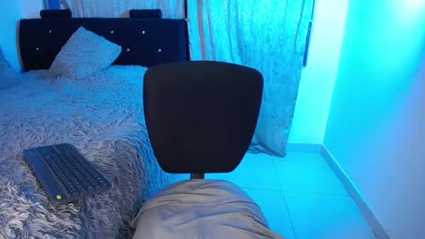 Snapshot of aleeehsanz chatting on 02-27-25, 07:12 online show from 02-27-25, 07:12